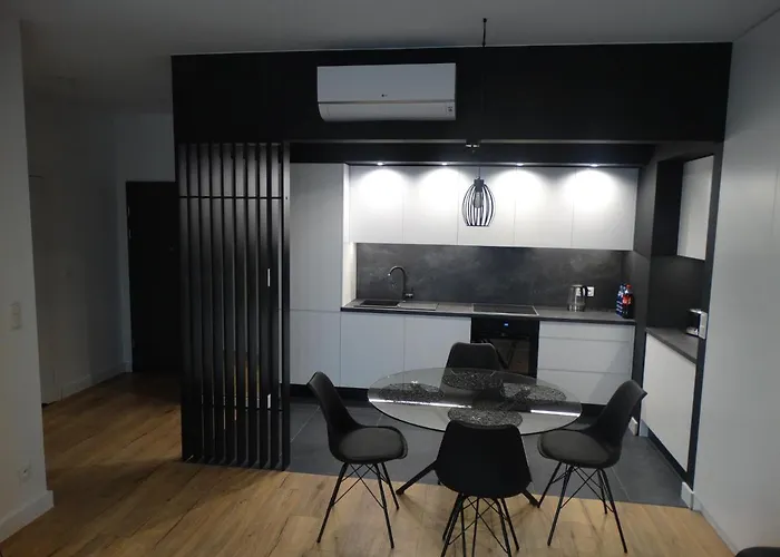 Black&White Apartment Bis - Male Garbary 8