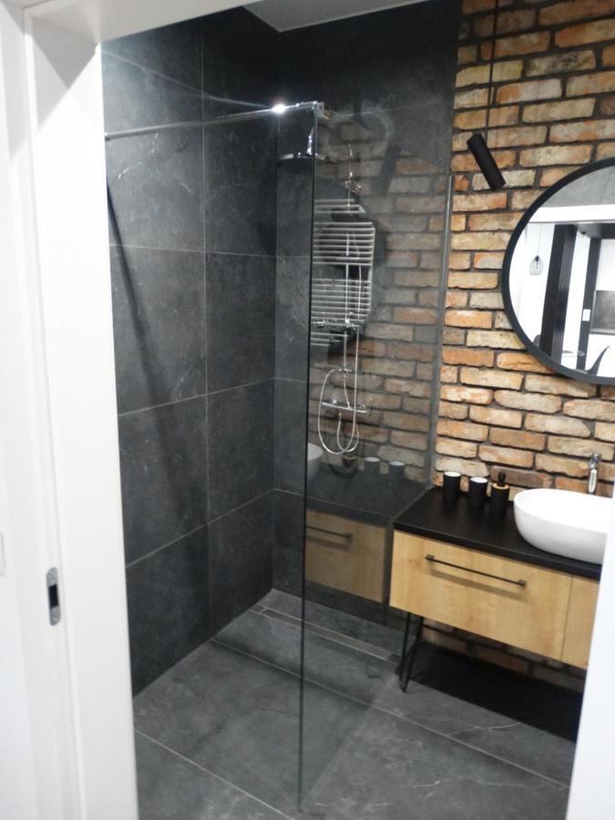 Black&white Bis - Male Garbary 8 * Poznan